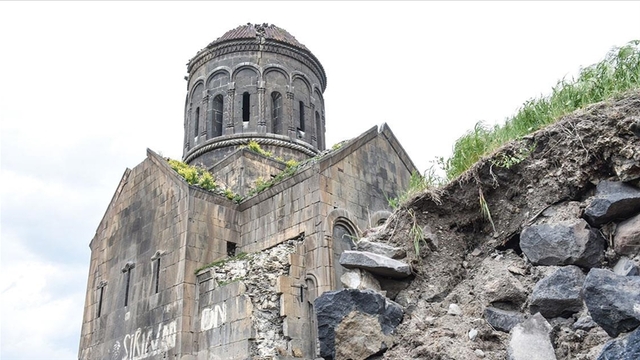 Turistlerin uğrak yeri oldu... Üç kitabeli ve bin yıllık!