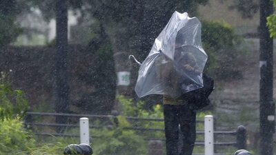 Japonya'da on binlerce kişiye tahliye çağrısı