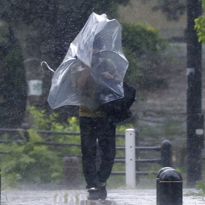 Japonya'da on binlerce kişiye tahliye çağrısı