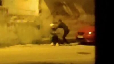 Tartıştığı kadına yumrukla saldırdı