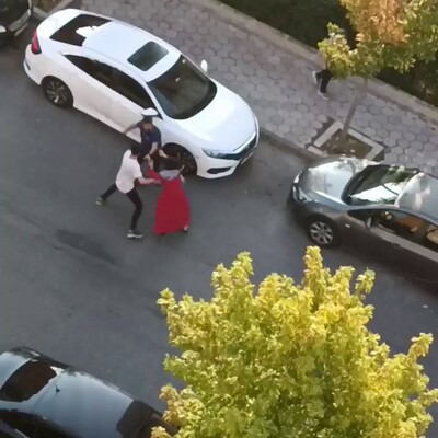 Ayrılmak üzere olduğu karısına saldırdı!