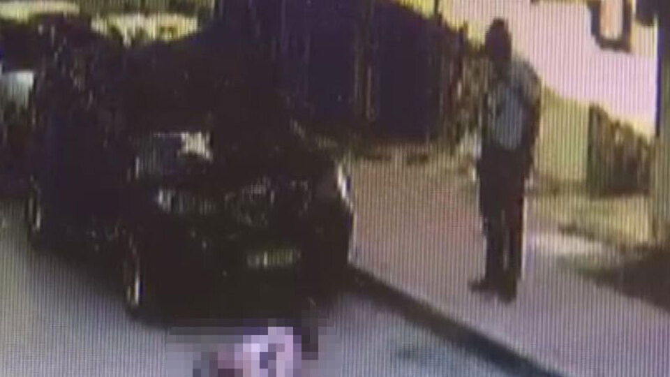 Husumetlisini vurdu! Başında sigara içti!