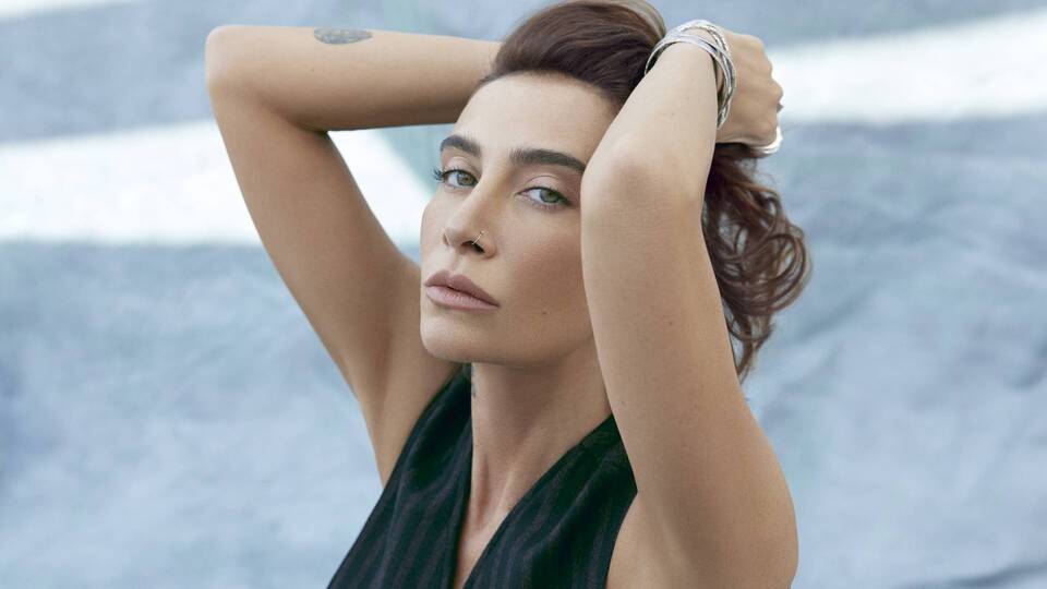 Sıla'nın 'Velhasıl'ı 10 milyon oldu