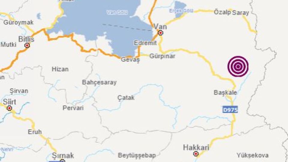 Van'da paniğe yol açan deprem!
