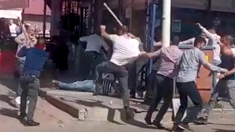 Kuzenlerin minibüs kavgasında 8 kişi yaralandı!