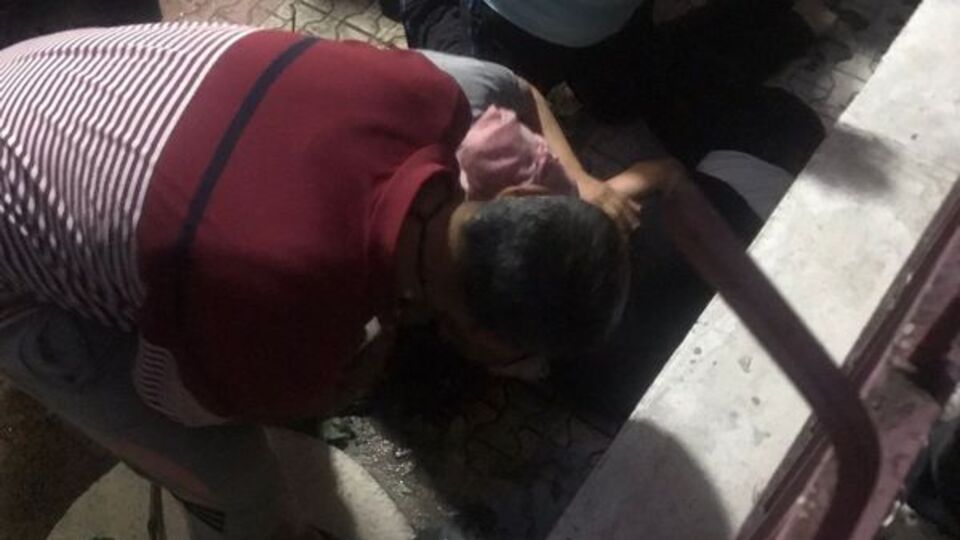 Tartıştığı komşusunu balkondan aşağı attı