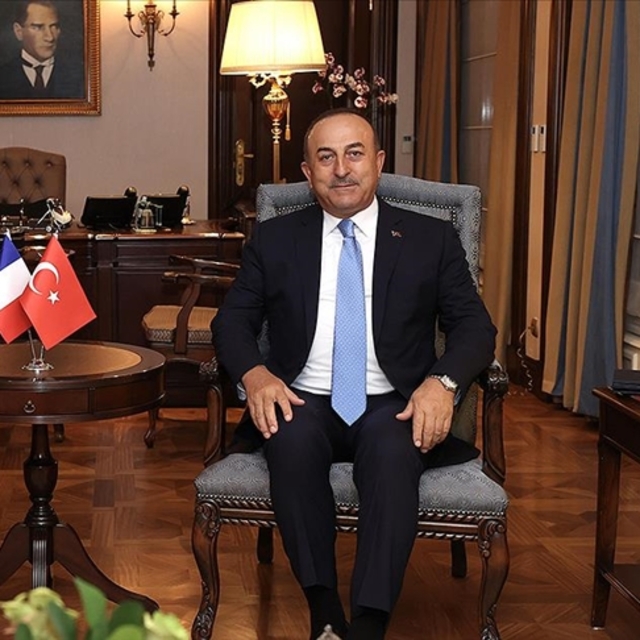 Çavuşoğlu'ndan Macron'a tepki