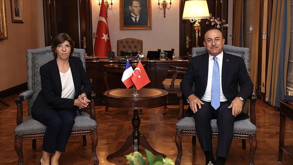Çavuşoğlu'ndan Macron'a tepki