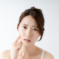 Yüzdeki lekeler neden olur, nasıl geçer?