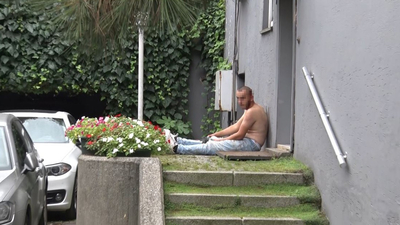 Silahla iş yerini basan saldırganları dövüp vurdular!