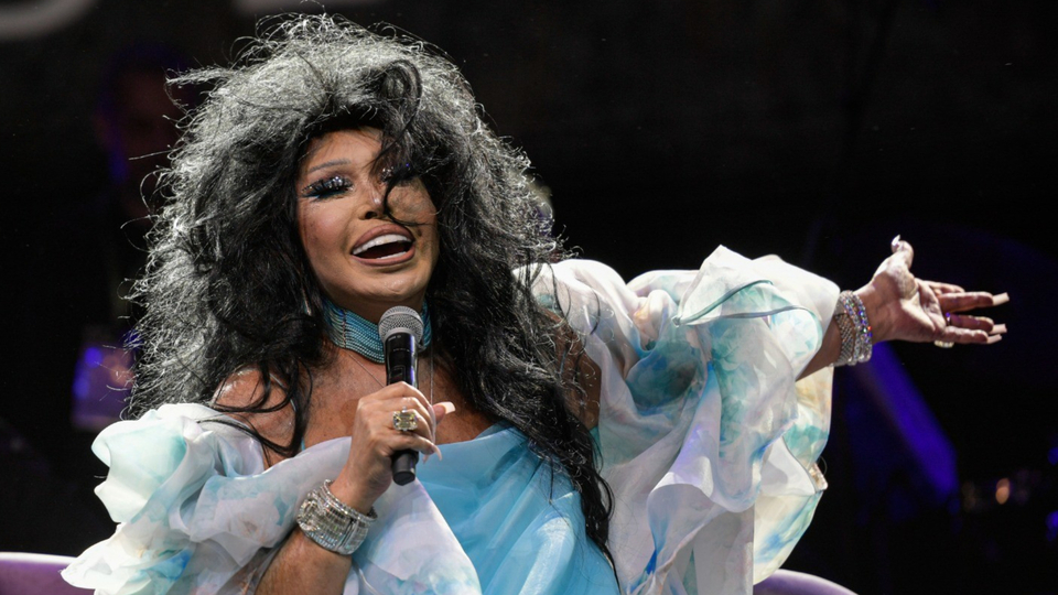 Bülent Ersoy, İzmir'de sahne aldı