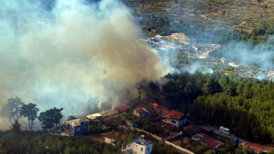İzmir'de çıkan orman yangını kontrol altına alındı