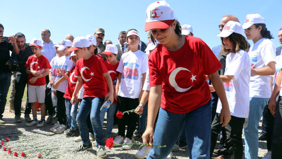 Iğdır'da 7 yıl önce şehit olan 13 polis anıldı