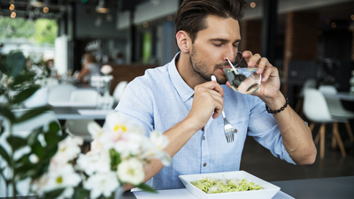 Yemek sırasında su içenler dikkat!