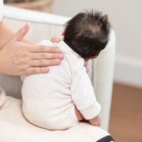 Bebeklerde hıçkırık neden olur, nasıl geçer?