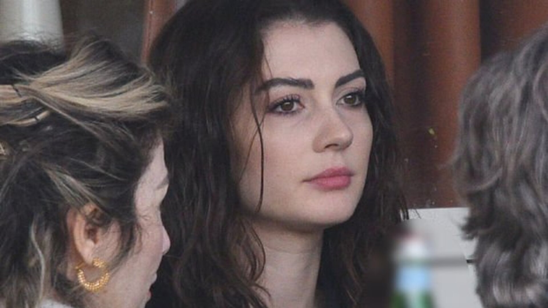 Ünlü oyuncu Burcu Özberk'in yıllar sonra ortaya çıkan fotoğrafları