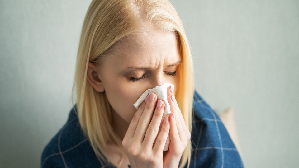 Su gibi burun akıntısı neden olur, nasıl geçer?