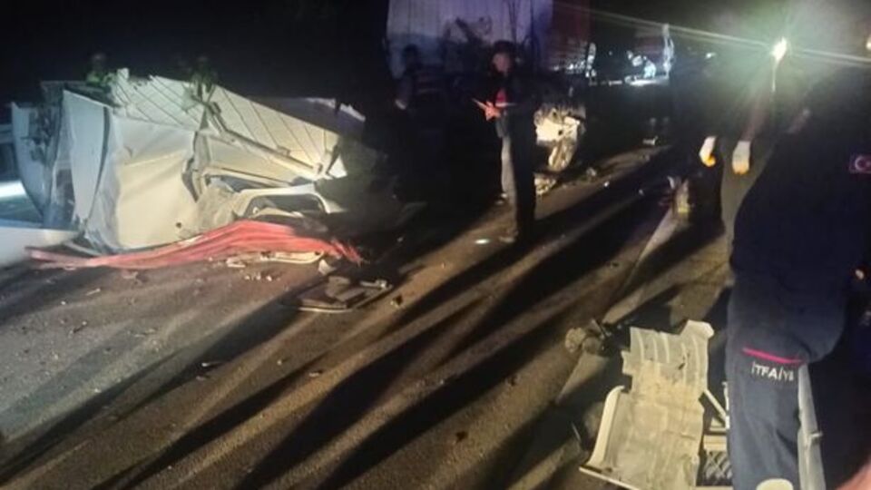 Isparta'da 2 TIR çarpıştı: 2 ölü