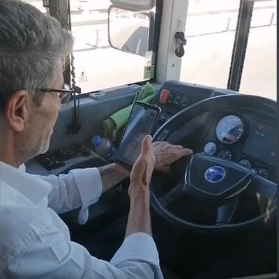 Direksiyon başında görüntülü konuştu!