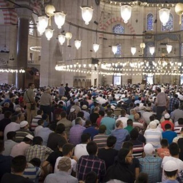 Cuma namazı saat kaçta kılınacak?