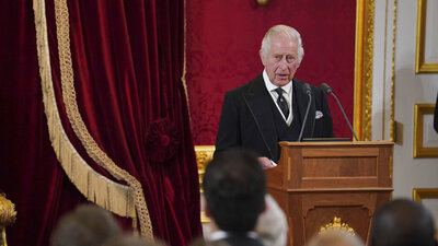 Kral III. Charles resmen kral ilan edildi