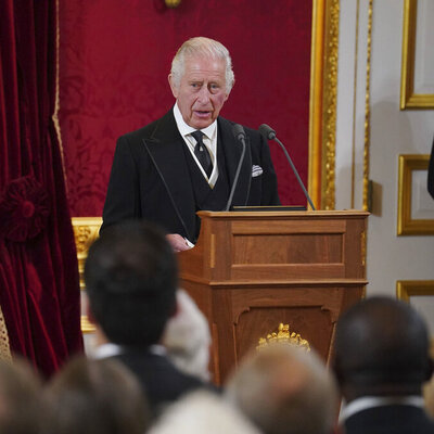 Kral III. Charles resmen kral ilan edildi