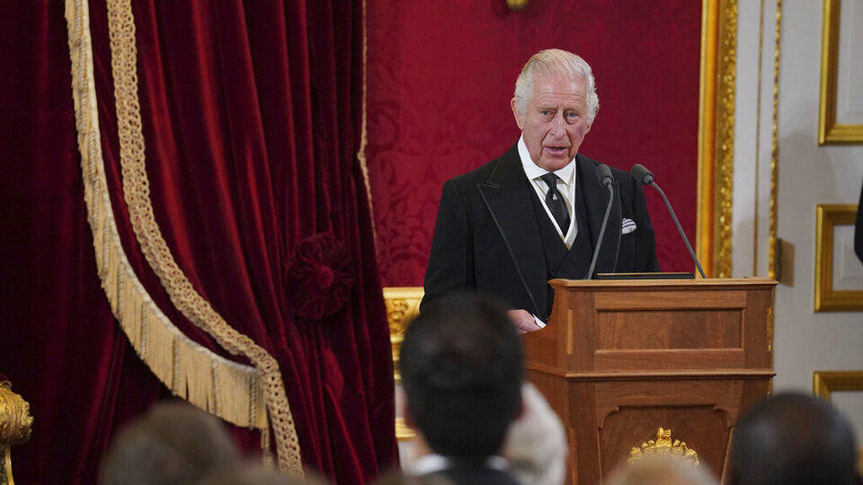 Kral III. Charles resmen kral ilan edildi