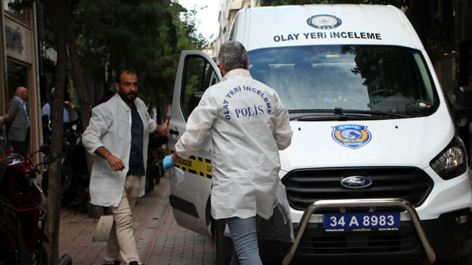 İstanbul'da bir kadın merdivenlerde asılı bulundu