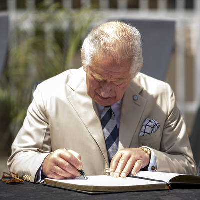 Kral 3. Charles'ın parmakları neden böyle?