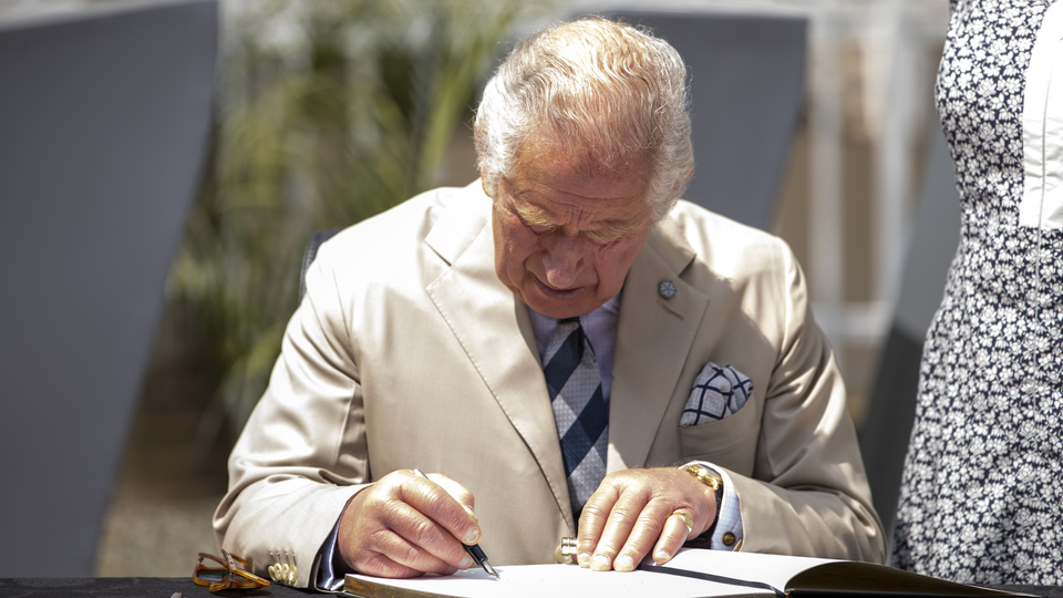 Kral 3. Charles'ın parmakları neden böyle?