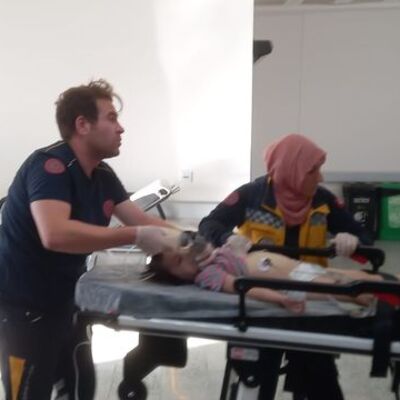 Devrilen komodinin altında can verdi