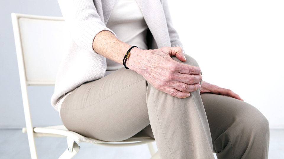 Diz ağrısı neden olur, nasıl geçer?