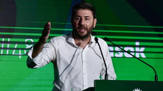 PASOK liderinden Miçotakis'e tepki