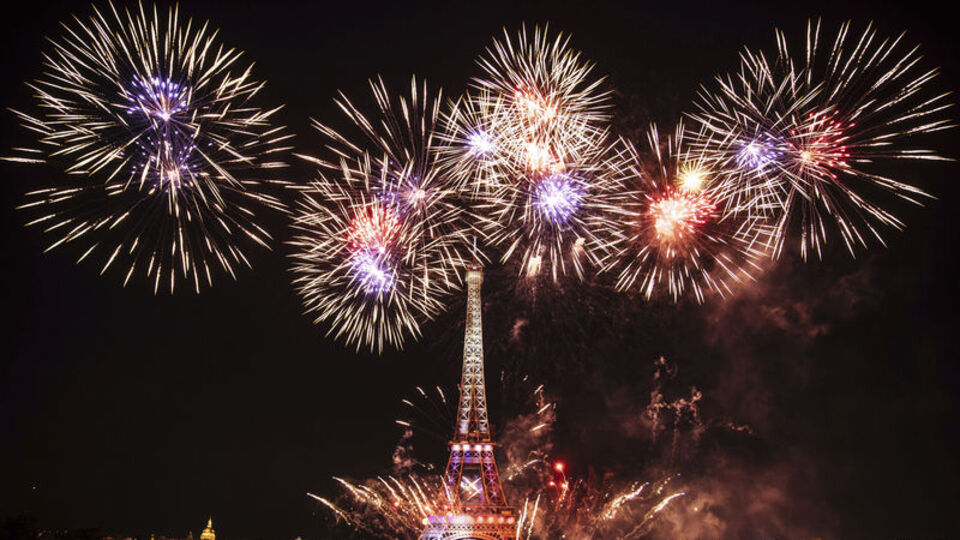 Eyfel Kulesi karanlığa gömülecek