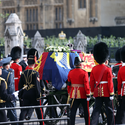 Kraliçe II. Elizabeth'in naaşı halkın ziyaretine açıldı