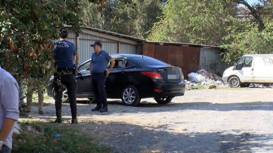 İstanbul'da boş arazide cansız beden bulundu