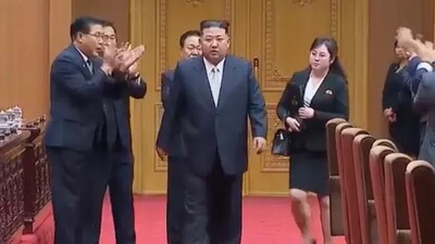 Kim Jong-un'un yanında yer alan gizemli kadın kim?