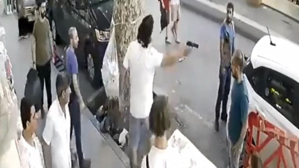 İstanbul'da silah çeken yabancı sınır dışı!