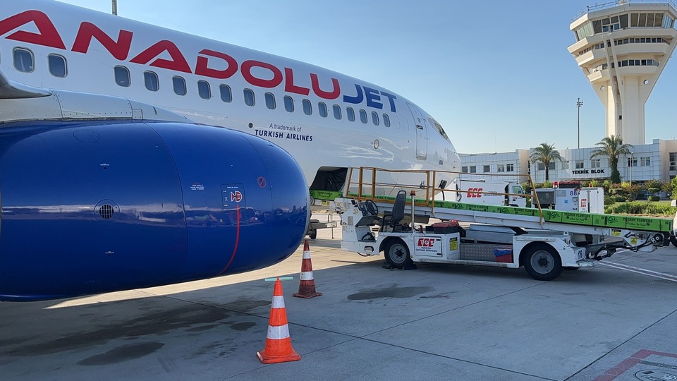 Kraliçe Elizabeth'in cenazesi için 13 ton çiçek yola çıktı