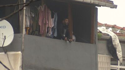 Eşini silahla alıkoyan kocaya 13 yıl hapis ve tahliye