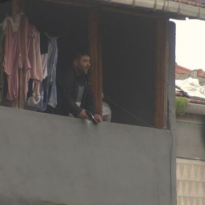 Eşini silahla alıkoyan kocaya 13 yıl hapis ve tahliye