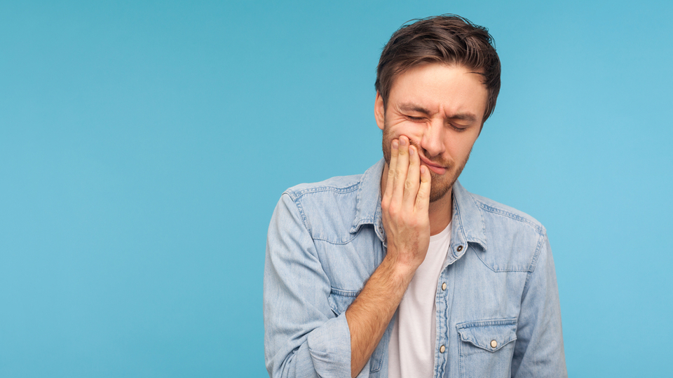 Diş eti ağrısı neden olur, nasıl geçer?