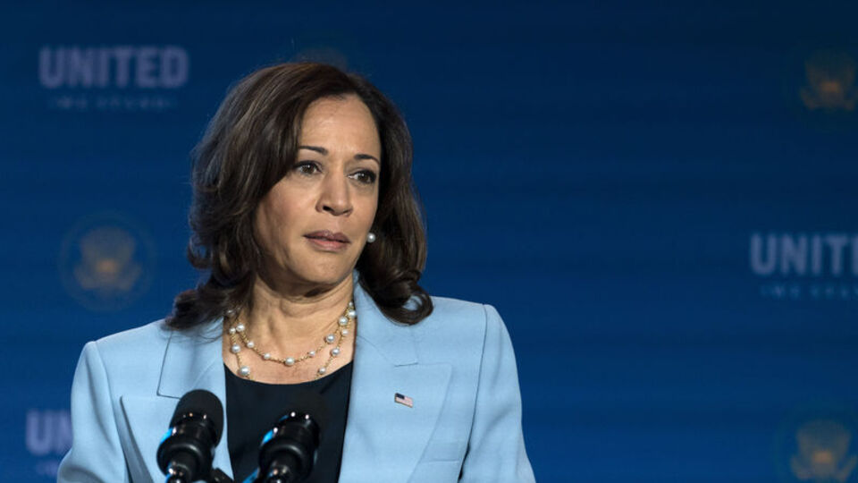 Harris'in evinin önüne iki otobüs dolusu göçmen bırakıldı