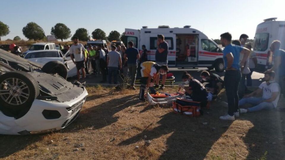 Didim'de 2 otomobil çarpıştı