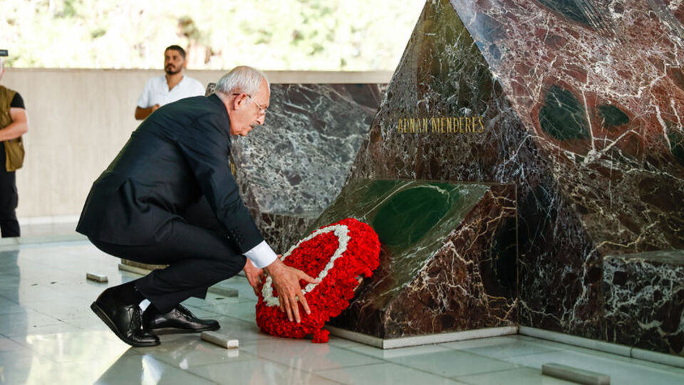 Kılıçdaroğlu'ndan Özal ve Menderes'in mezarlarına ziyaret