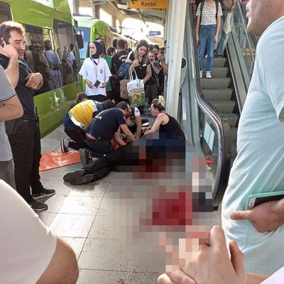 Kafa atıp göğsünden bıçakladı! Metroda dehşet!