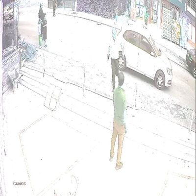 Amcasının elinden silahı alıp tetiğe bastı!