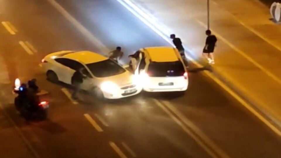 Genç kızın çağırdığı ağabey çıldırdı, sopayla saldırdı