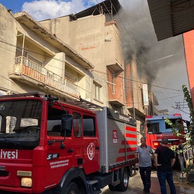 Mobilya fabrikasındaki yangın korkuttu