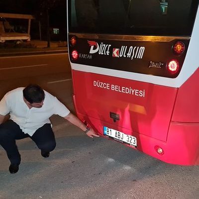 Düzce'de belediyeye ait minibüse ateş edildi